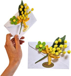 Regalo Donna|Amica- Busta Porta Lettera 14x9 cm + Biglietto Auguri 14x9 cm + Mimose Artificiali + Fiorellino - Biglietto Da Scrivere Personalizzato
