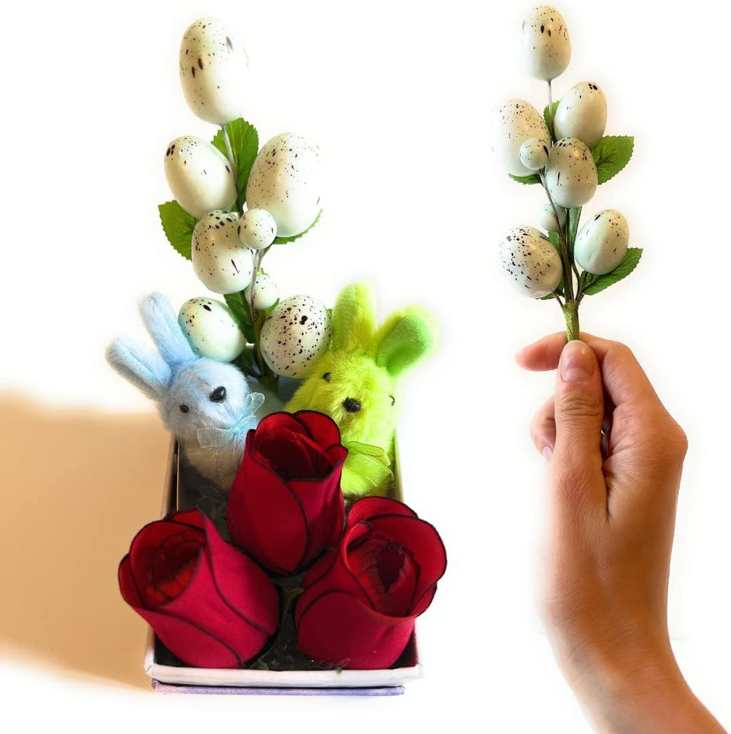 Idee Regalo San Valentino - Festa Della Donna - Scatolina Regalo + Ramo Di Uova Pasquali Artificiali 22cm + 2 Coniglietti Peluche Azzurro e Verde 7cm + Rose Di Velluto