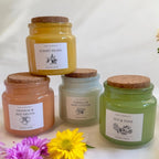 NARAMAKI® Idea Regalo per la Donna - Sacchetto Regalo con Candela Profumata per Ambienti in Vaso di Vetro + Bouquet - Regalini Fine Festa - Aromi| Essenze -Compleanno|Amica|Nonna|Mamma