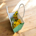 NARAMAKI® Idea Regalo per la Donna - Sacchetto Regalo con Candela Profumata per Ambienti in Vaso di Vetro + Bouquet - Regalini Fine Festa - Aromi| Essenze -Compleanno|Amica|Nonna|Mamma
