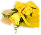 NARAMAKI Idee Regalo Festa della Donna- Mazzetto di Mimose Artificiali + Rosa Artificiale Gialla| Confezione Regalo - Mini Bouquet 8 Marzo | Festa della Donna Gadget Mimosa
