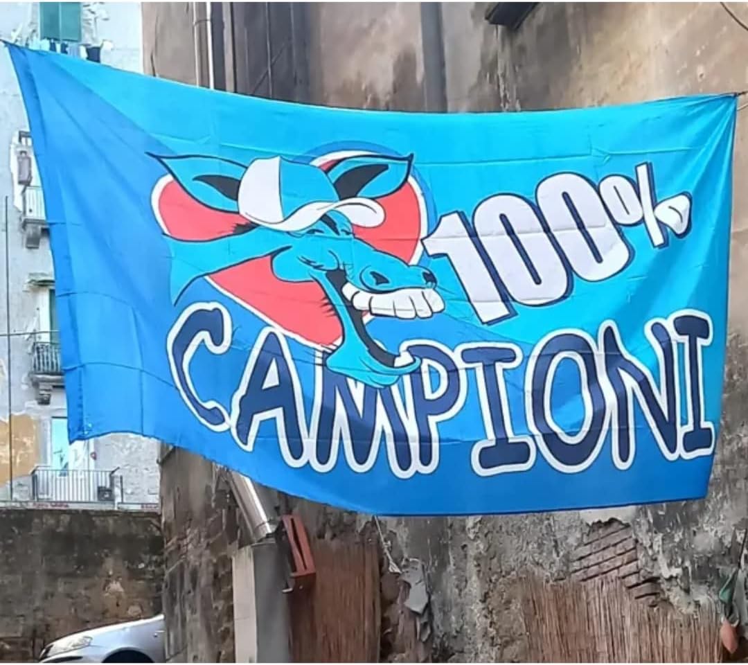 NARAMAKI Bandiera Napoli 100% Campioni - Bandiera 90x140 cm - con Passante per Asta