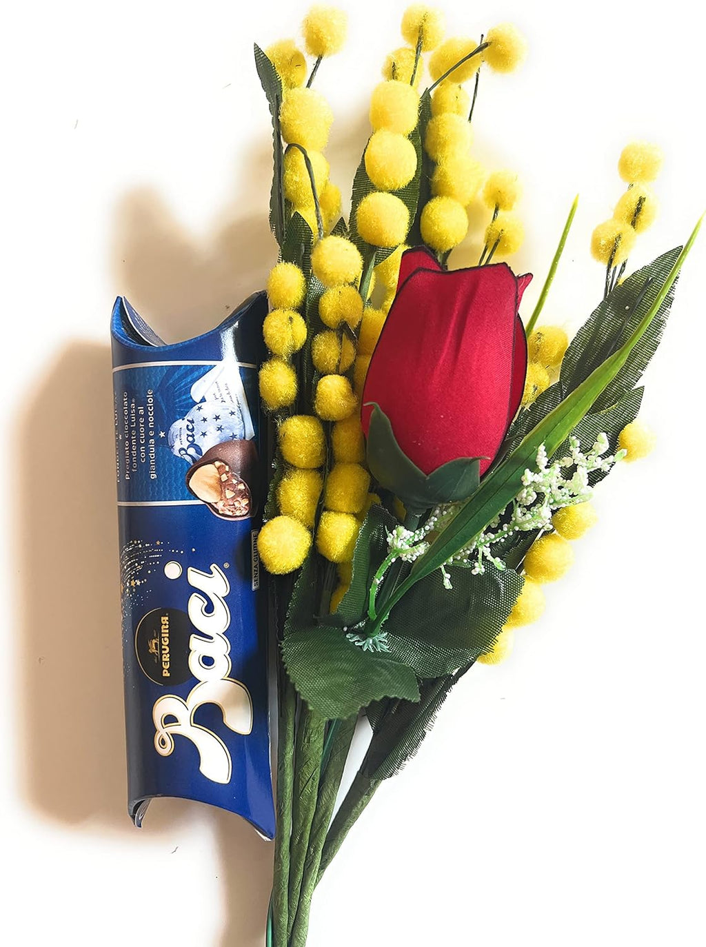 Baci Perugina Idea Regalo Festa della Mamma - Bouquet Mimose Artificiali + Rosa Rossa + Tubino Perugina 37,5gr -